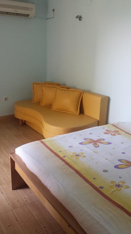 Apartments Lina Карлобаг Номер фото